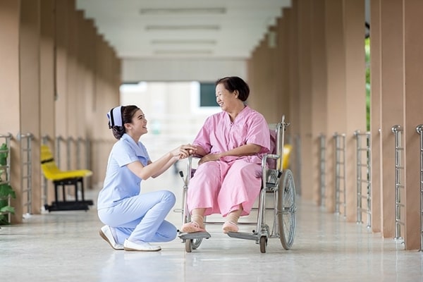Tìm việc điều dưỡng tại Hà Nội: Những điều cơ bản ứng viên cần nhớ kỹ - Ảnh 1